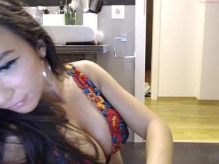 AdorableJessy  funy age with vibrator in chat