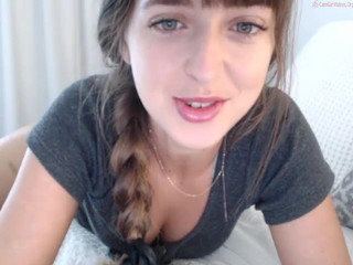 mimicherries  Sticks her finger in her pussy