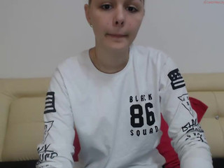 sweetsexangel  Fucks her self pussy for tokens