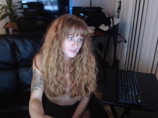 petitegoddess  MFC sex show