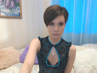 sweet_lady_cola  Likes to fuck himself in front of the camera