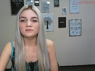 oliiii_cute  Caresses her shaven pussy