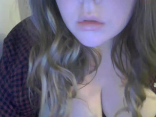 luxielion  touches her wet clitor