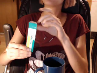 miss_lana  rubs her pussy