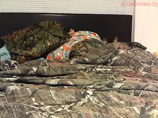 holidayvixen  Fingering Herself in webcam show