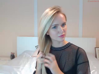 beautygoldsmith  Masturbating With Hairbrushes