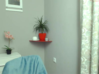 kityy_darkk  Touches her pussy