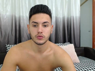 friendsfuckersxx69  stripping for tokens in webcam chat