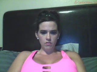 jeepcutie106  Sticks her finger in her pussy