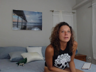 nellebeachgirl  hooker stimulating on river representing you