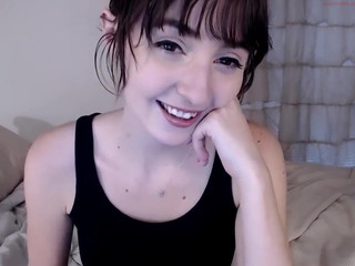 dirty_chai  rubs her clit in private show