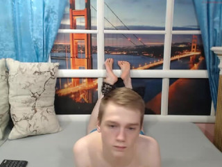 crystalnjulian  masturbates on bed