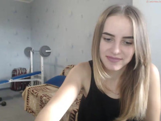 sexfitnesscouple  Fucks her finger