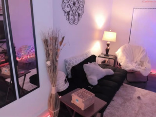 BellaBrookz  Stands cancer in front of the camera