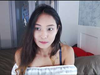 kellymun  showing out her immense ass