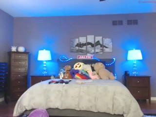 jalyn  Masturbating her pussy hole