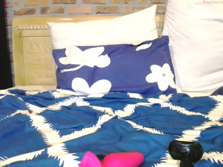 fionacam  touches and want to cum