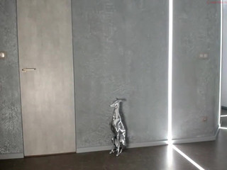 cocomia  Pushed back her panties and showed her ass