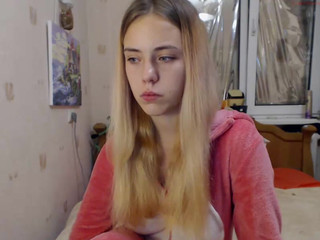 hottykissy33  hooker play with Herself On Webcam