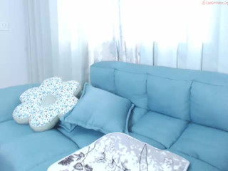 danaylady  hooker playacting with herself in webcam
