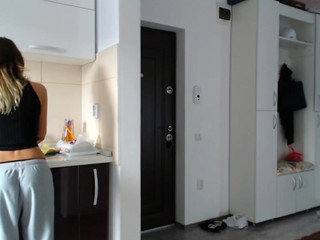 lynndat  rubs pussy until deep orgasm